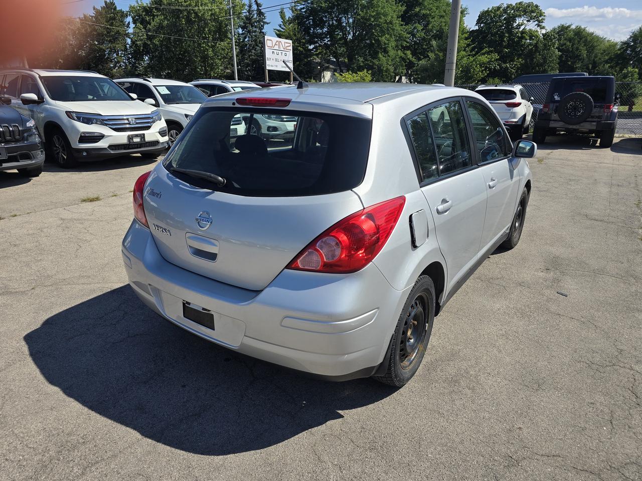 2010 Nissan Versa S Photo