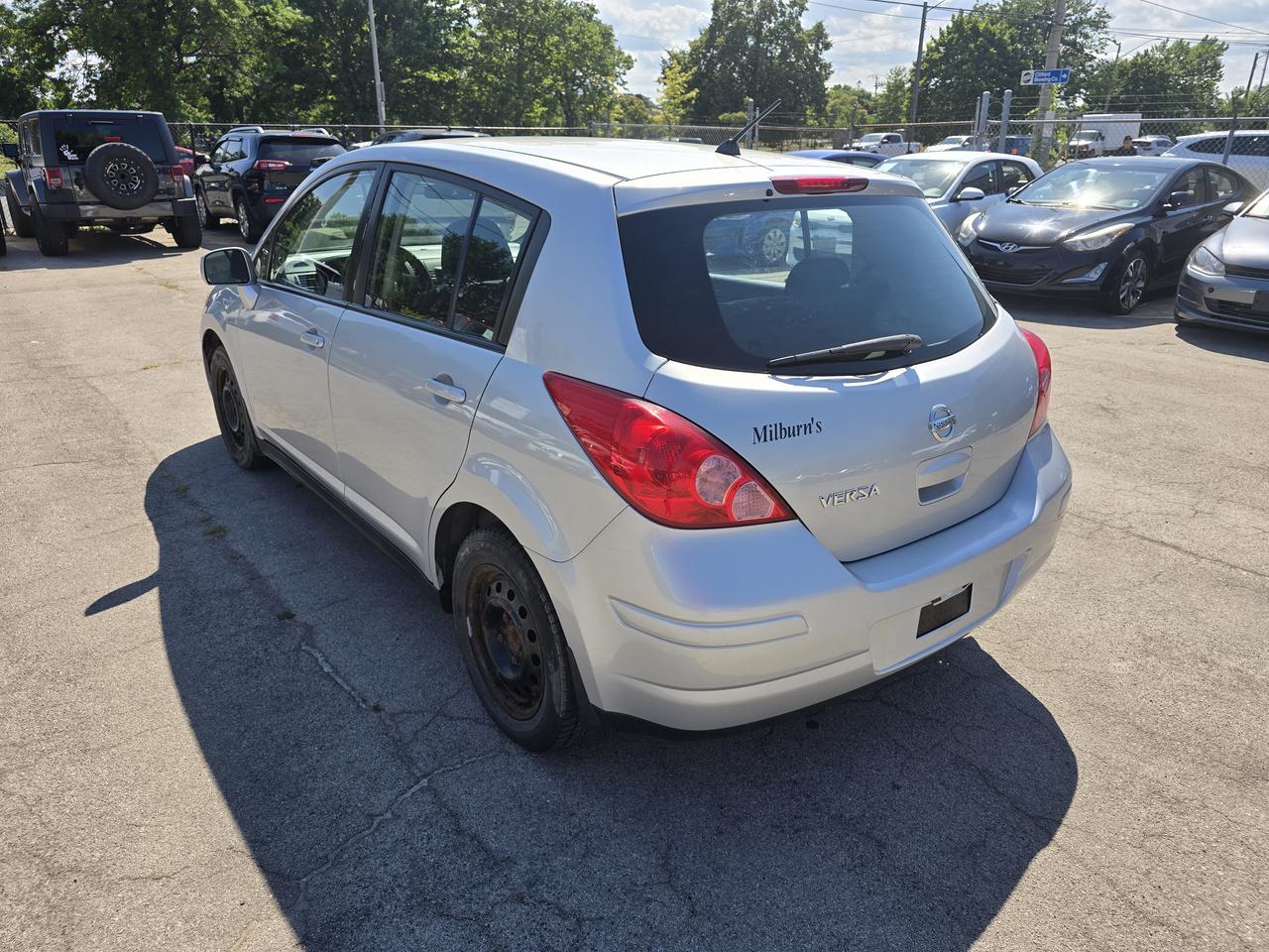 2010 Nissan Versa S Photo