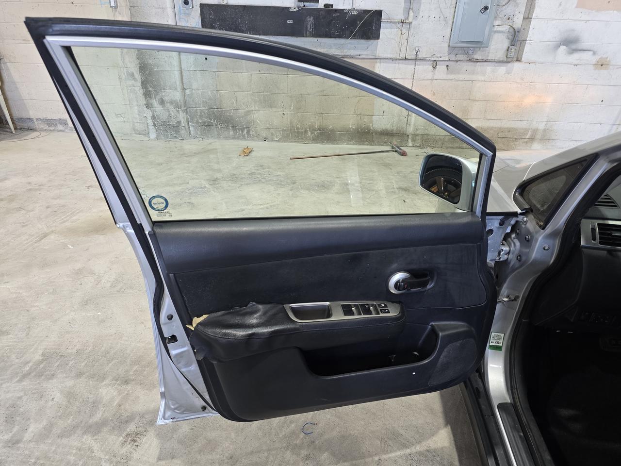 2010 Nissan Versa S Photo