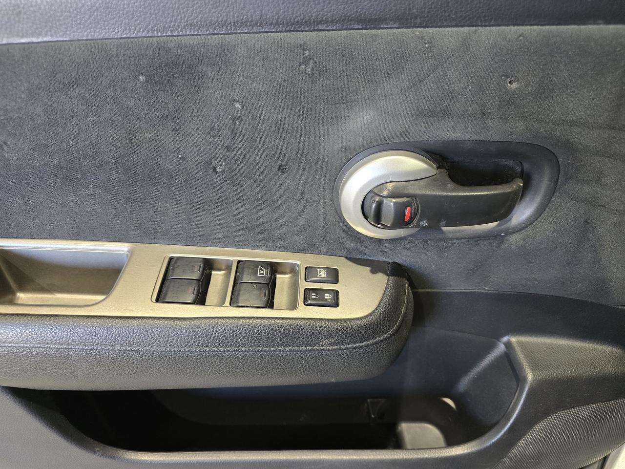 2010 Nissan Versa S Photo