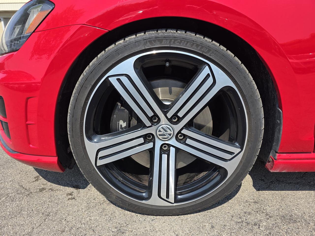 2016 Volkswagen Golf R Base Photo