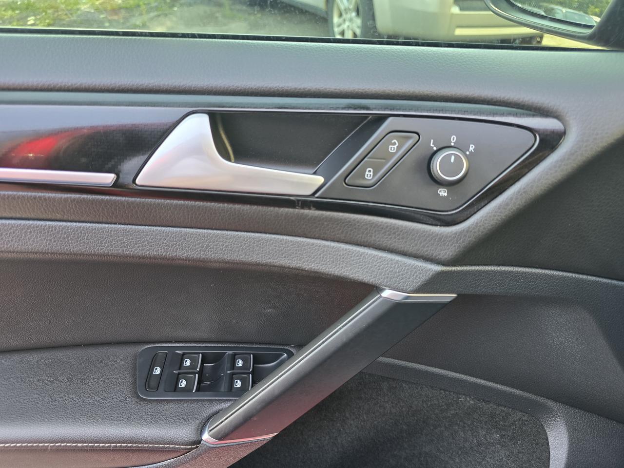 2016 Volkswagen Golf R Base Photo