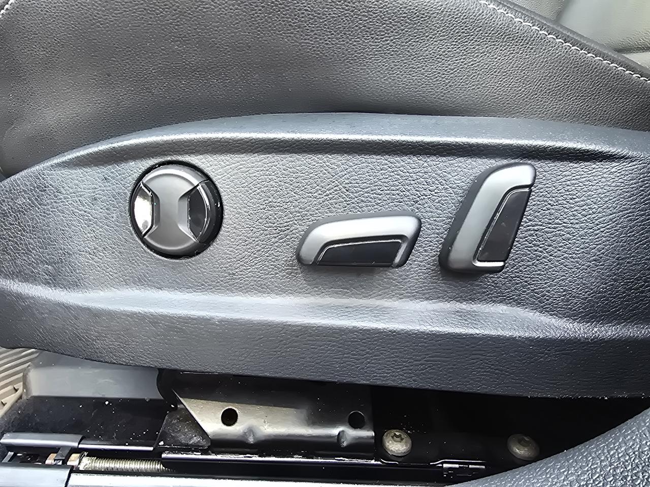 2016 Volkswagen Golf R Base Photo