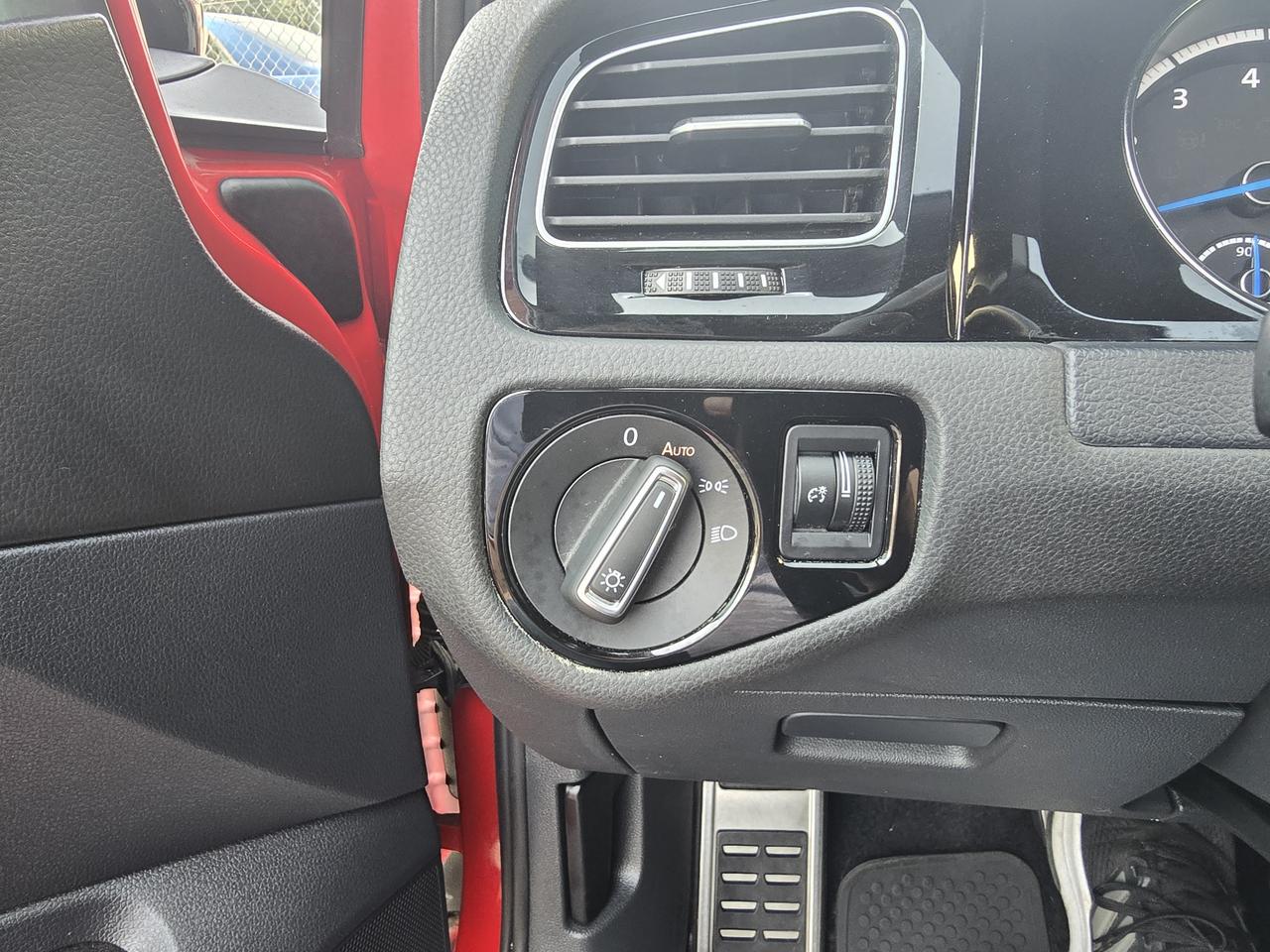 2016 Volkswagen Golf R Base Photo