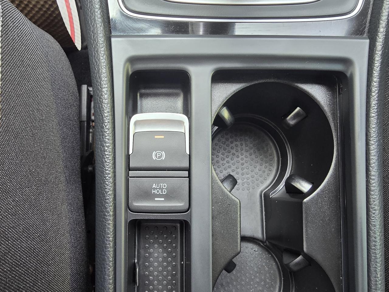 2016 Volkswagen Golf R Base Photo