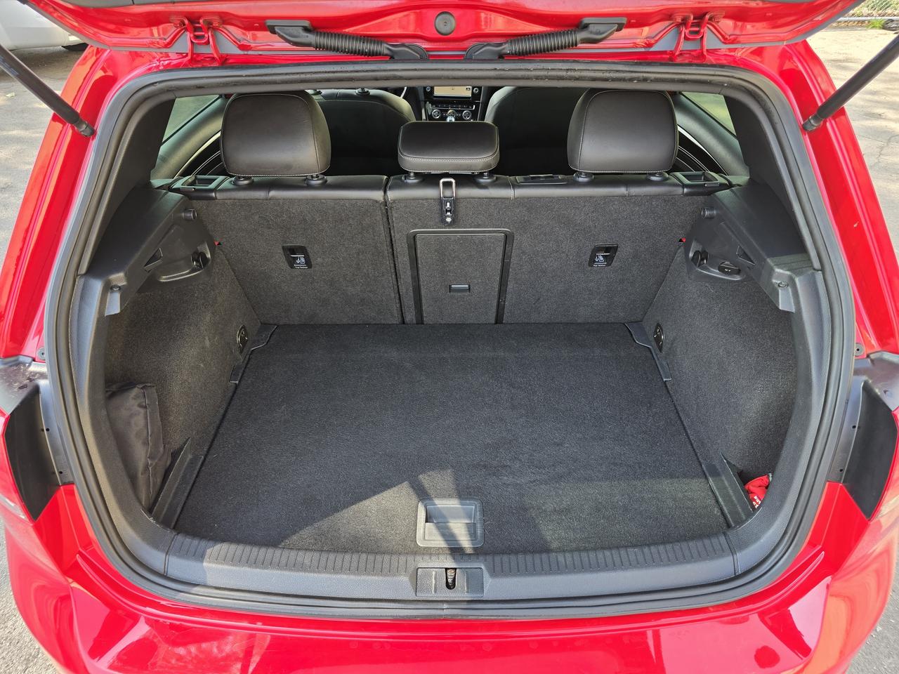 2016 Volkswagen Golf R Base Photo