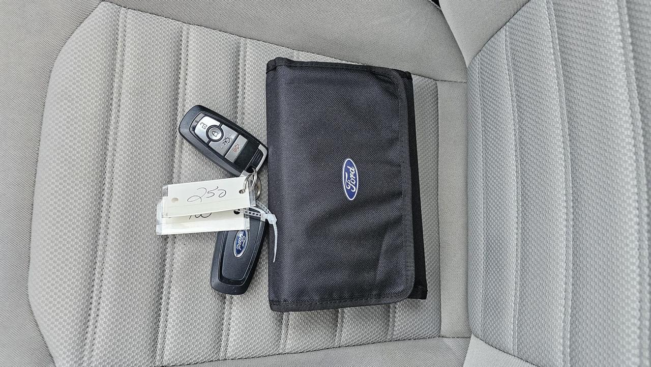 2017 Ford Fusion S Photo