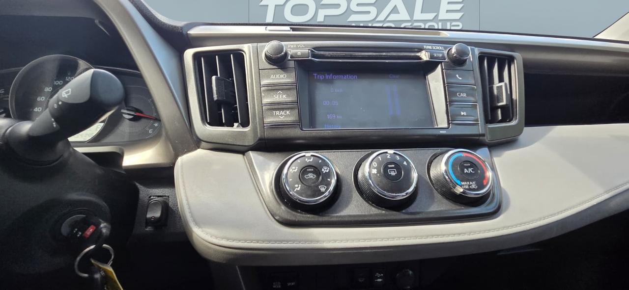 2013 Toyota RAV4 LE Photo