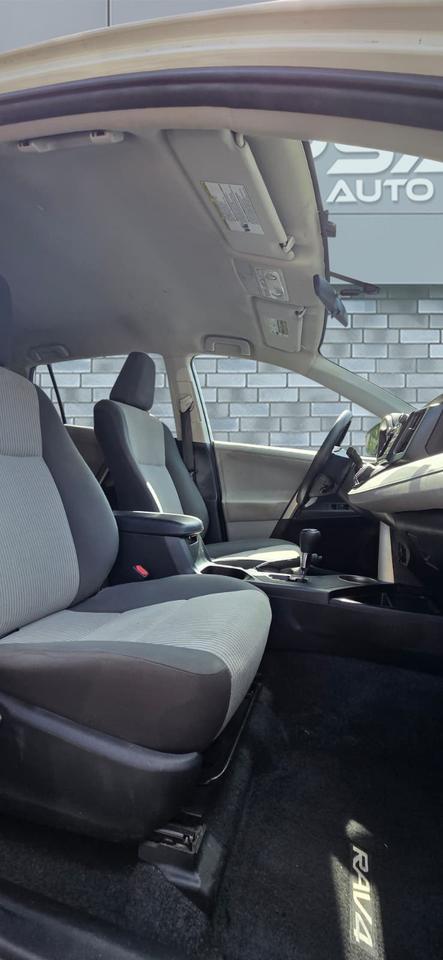 2013 Toyota RAV4 LE Photo