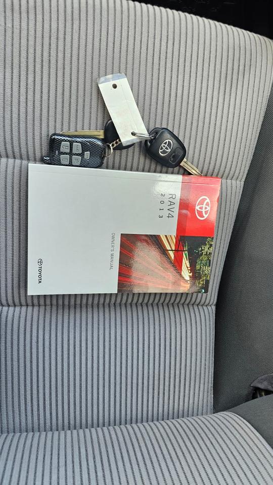 2013 Toyota RAV4 LE Photo