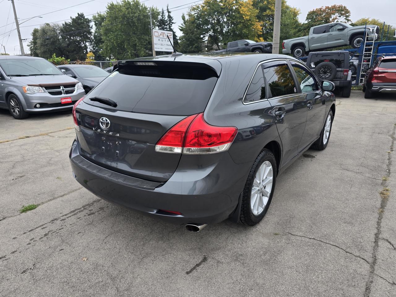 2012 Toyota Venza LE I4 Photo4