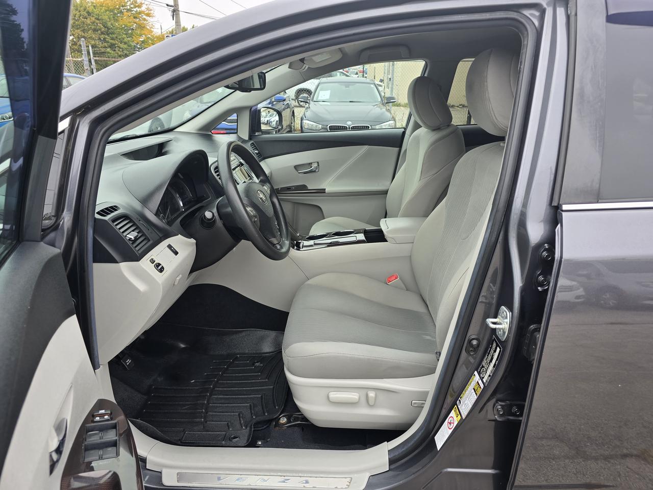 2012 Toyota Venza LE I4 Photo