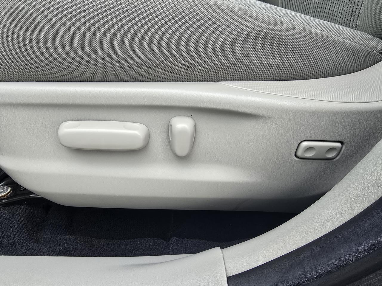 2012 Toyota Venza LE I4 Photo