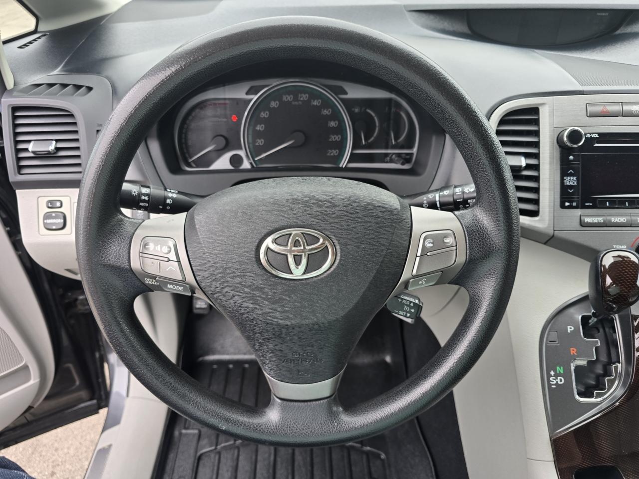 2012 Toyota Venza LE I4 Photo