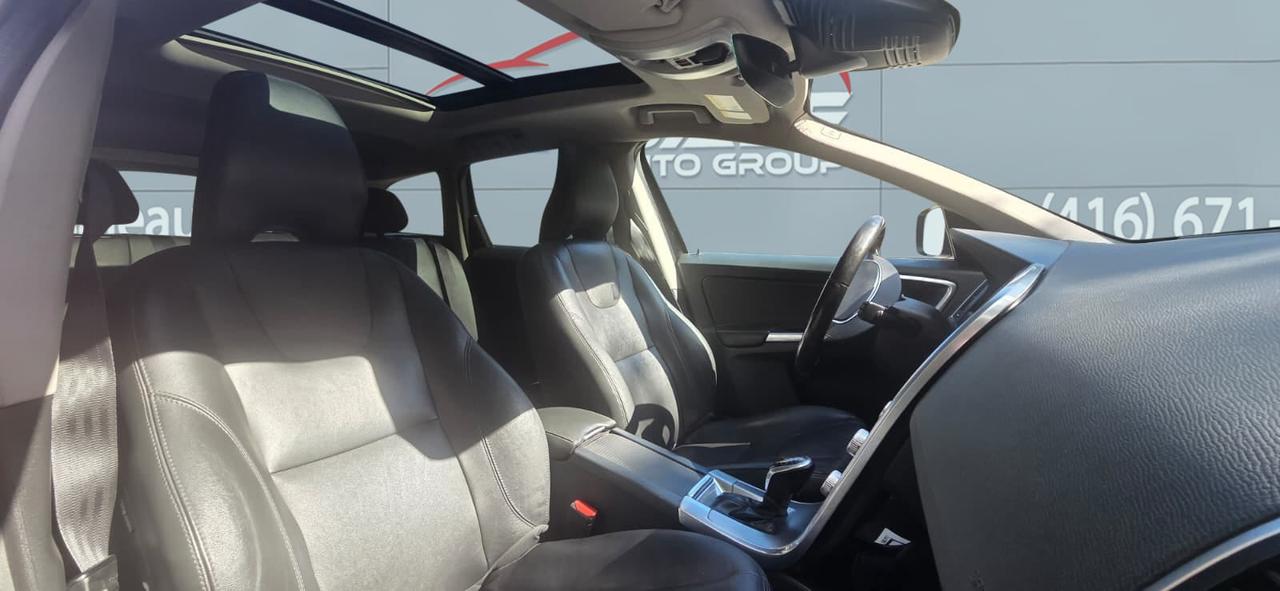 2017 Volvo XC60 T6 Drive-E Premier Photo