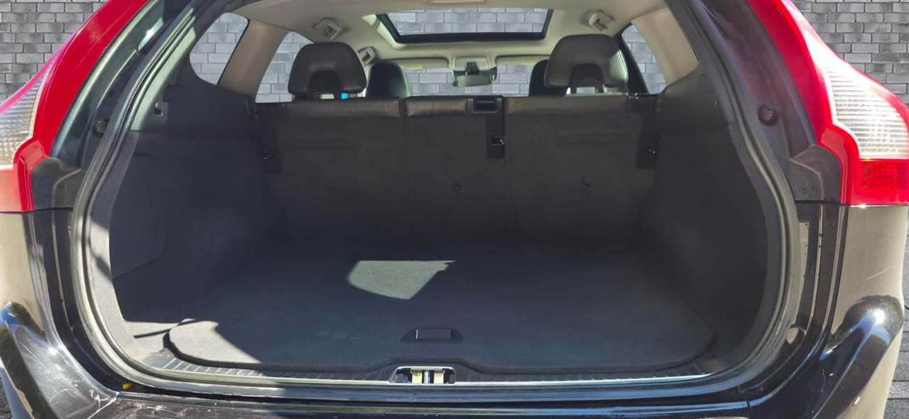 2017 Volvo XC60 T6 Drive-E Premier Photo