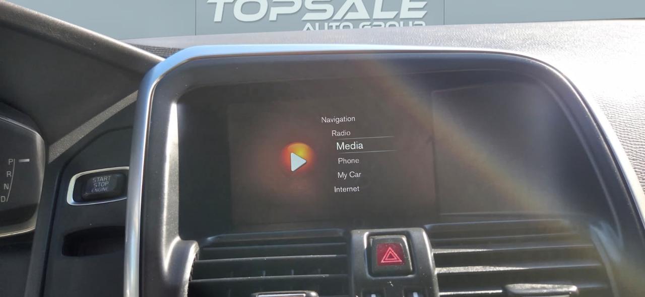 2017 Volvo XC60 T6 Drive-E Premier Photo