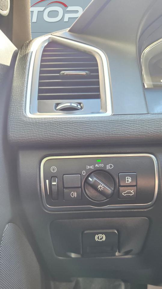 2017 Volvo XC60 T6 Drive-E Premier Photo