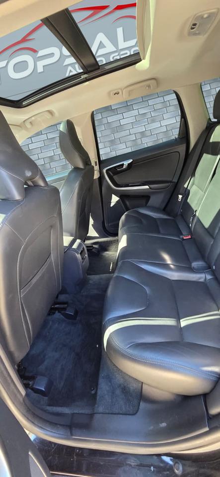 2017 Volvo XC60 T6 Drive-E Premier Photo