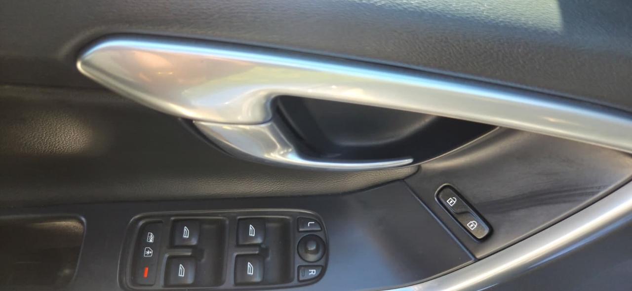 2017 Volvo XC60 T6 Drive-E Premier Photo