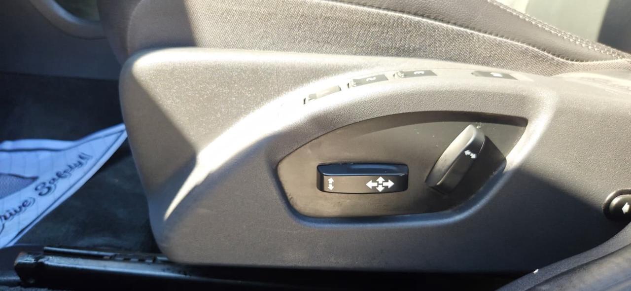 2017 Volvo XC60 T6 Drive-E Premier Photo