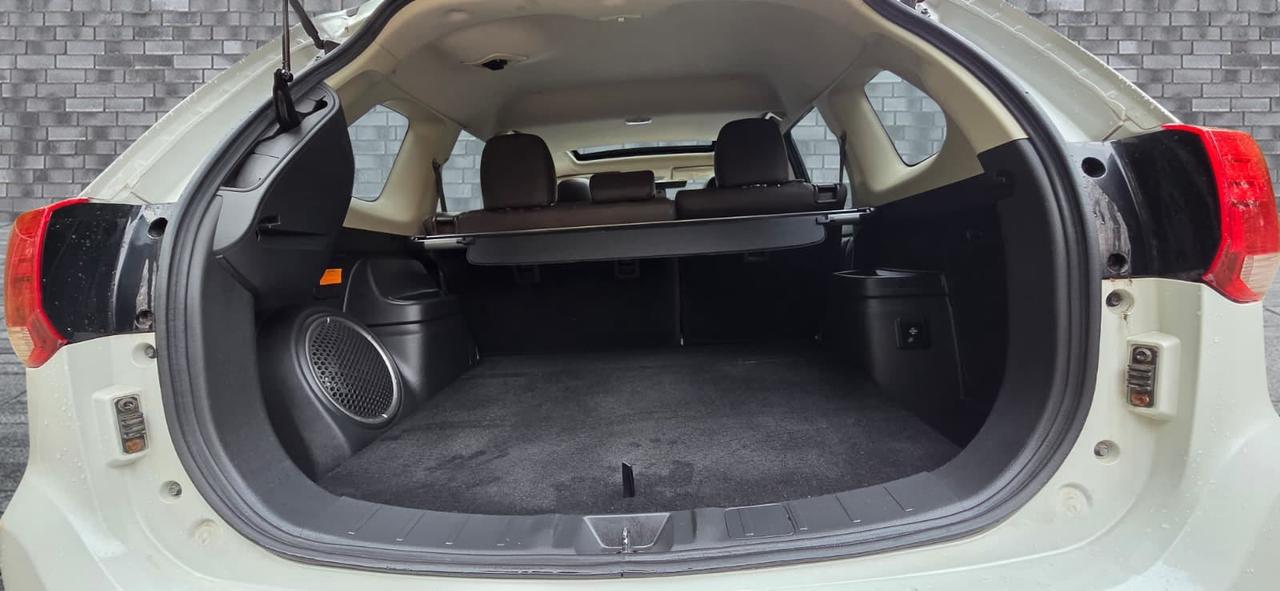 2018 Mitsubishi Outlander Plug-In Hybrid SEL Photo