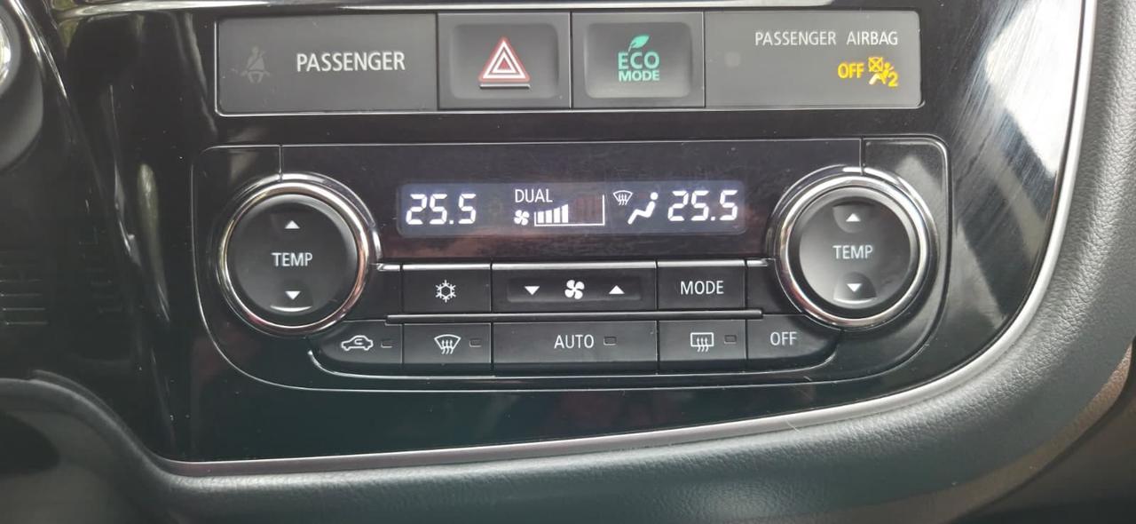 2018 Mitsubishi Outlander Plug-In Hybrid SEL Photo