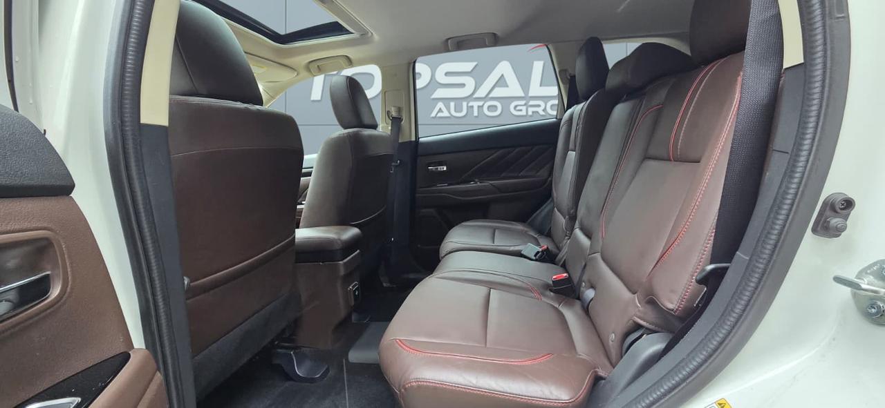 2018 Mitsubishi Outlander Plug-In Hybrid SEL Photo