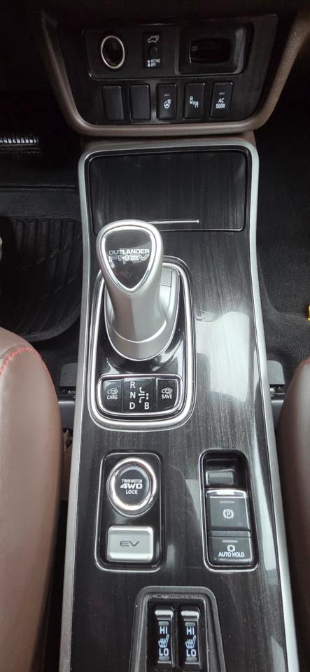 2018 Mitsubishi Outlander Plug-In Hybrid SEL Photo