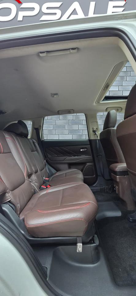 2018 Mitsubishi Outlander Plug-In Hybrid SEL Photo