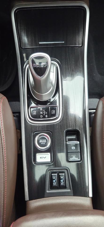 2018 Mitsubishi Outlander Plug-In Hybrid SEL Photo