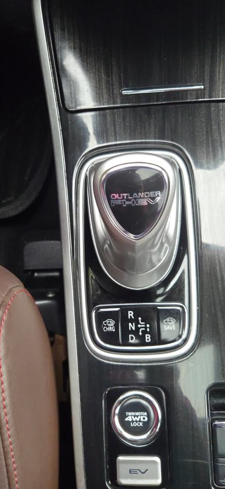 2018 Mitsubishi Outlander Plug-In Hybrid SEL Photo