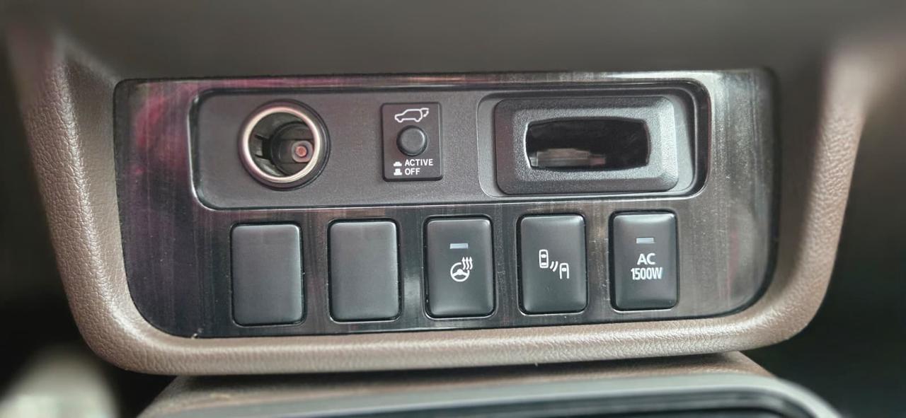 2018 Mitsubishi Outlander Plug-In Hybrid SEL Photo