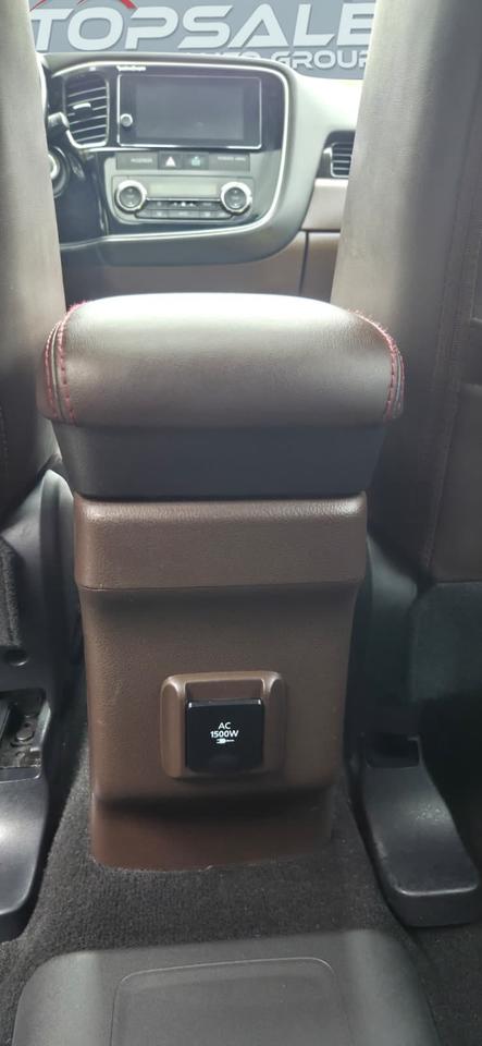 2018 Mitsubishi Outlander Plug-In Hybrid SEL Photo