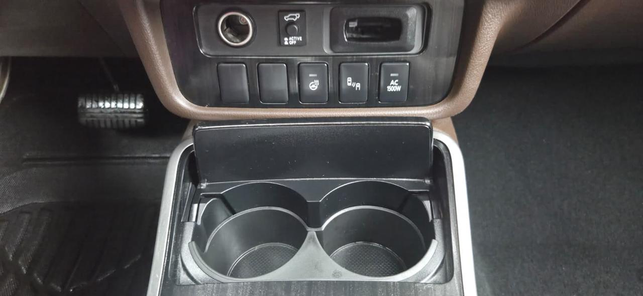 2018 Mitsubishi Outlander Plug-In Hybrid SEL Photo