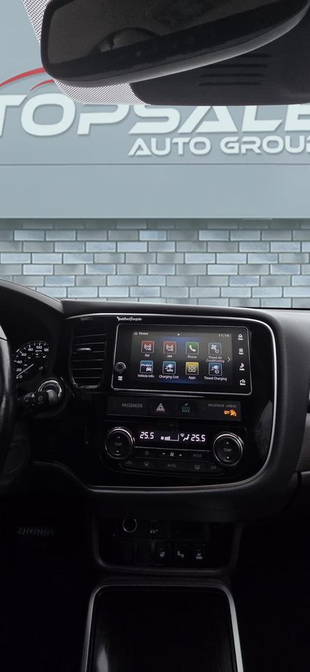 2018 Mitsubishi Outlander Plug-In Hybrid SEL Photo