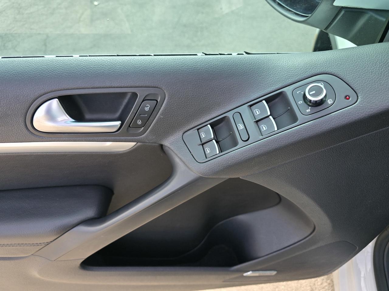 2014 Volkswagen Tiguan S Photo