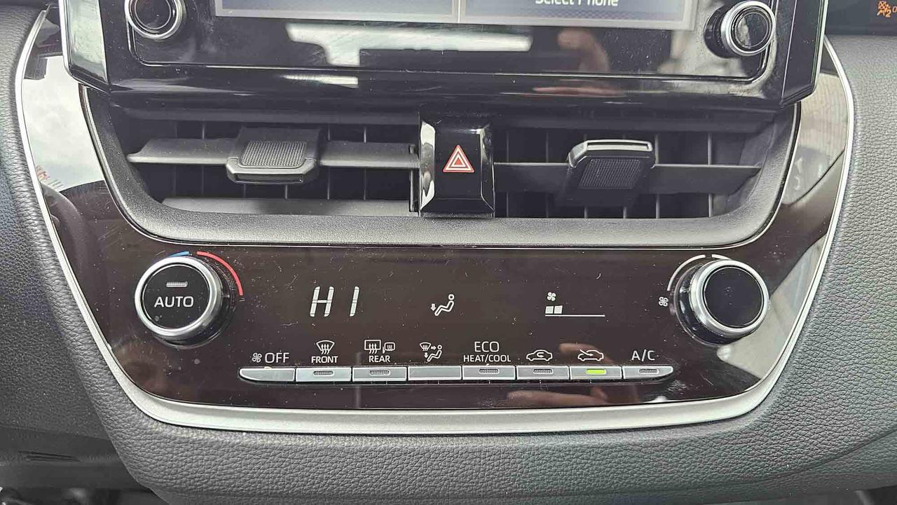 2020 Toyota Corolla LE Photo