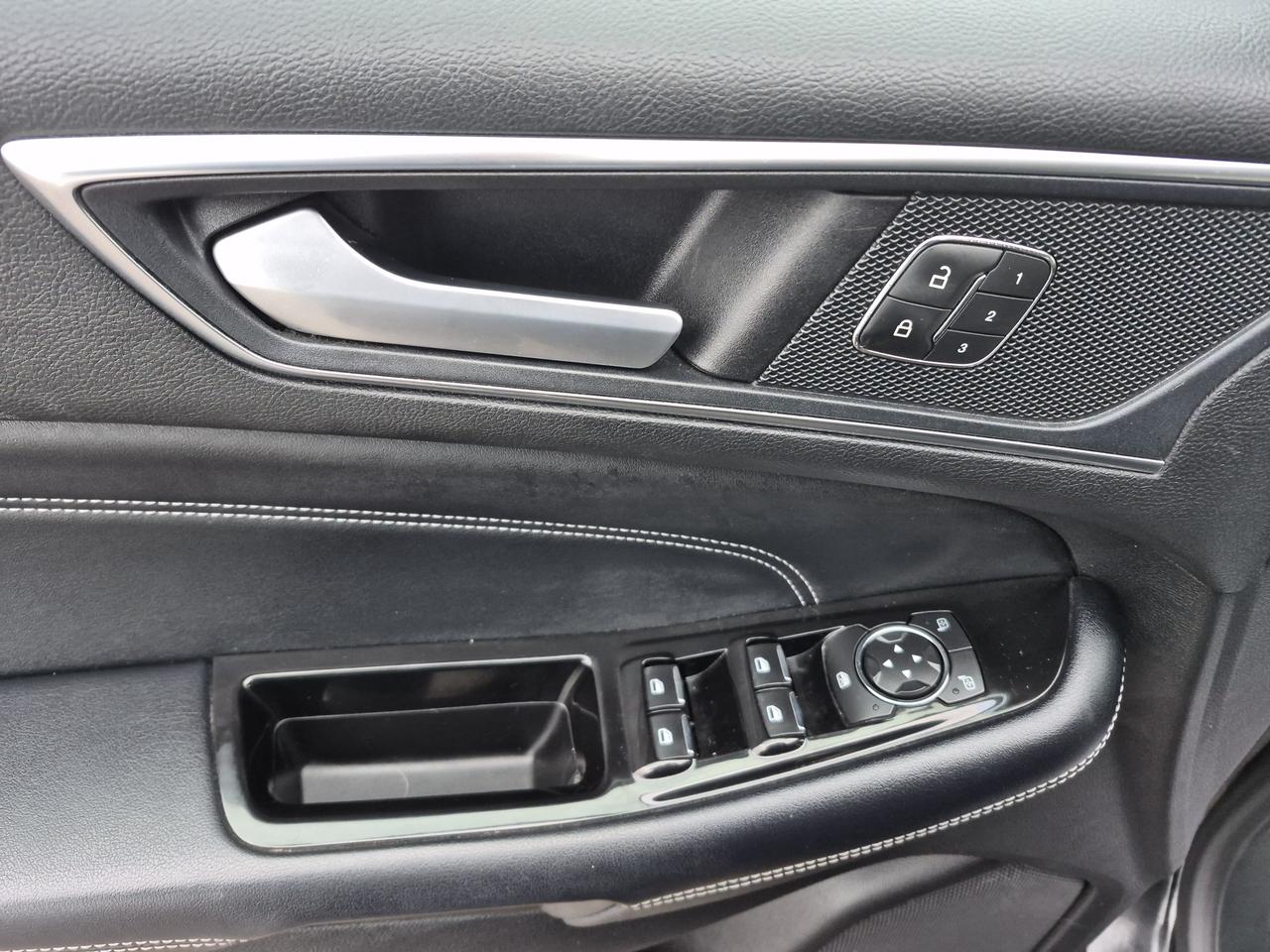 2018 Ford Edge Titanium Photo