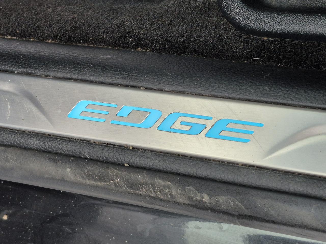 2018 Ford Edge Titanium Photo