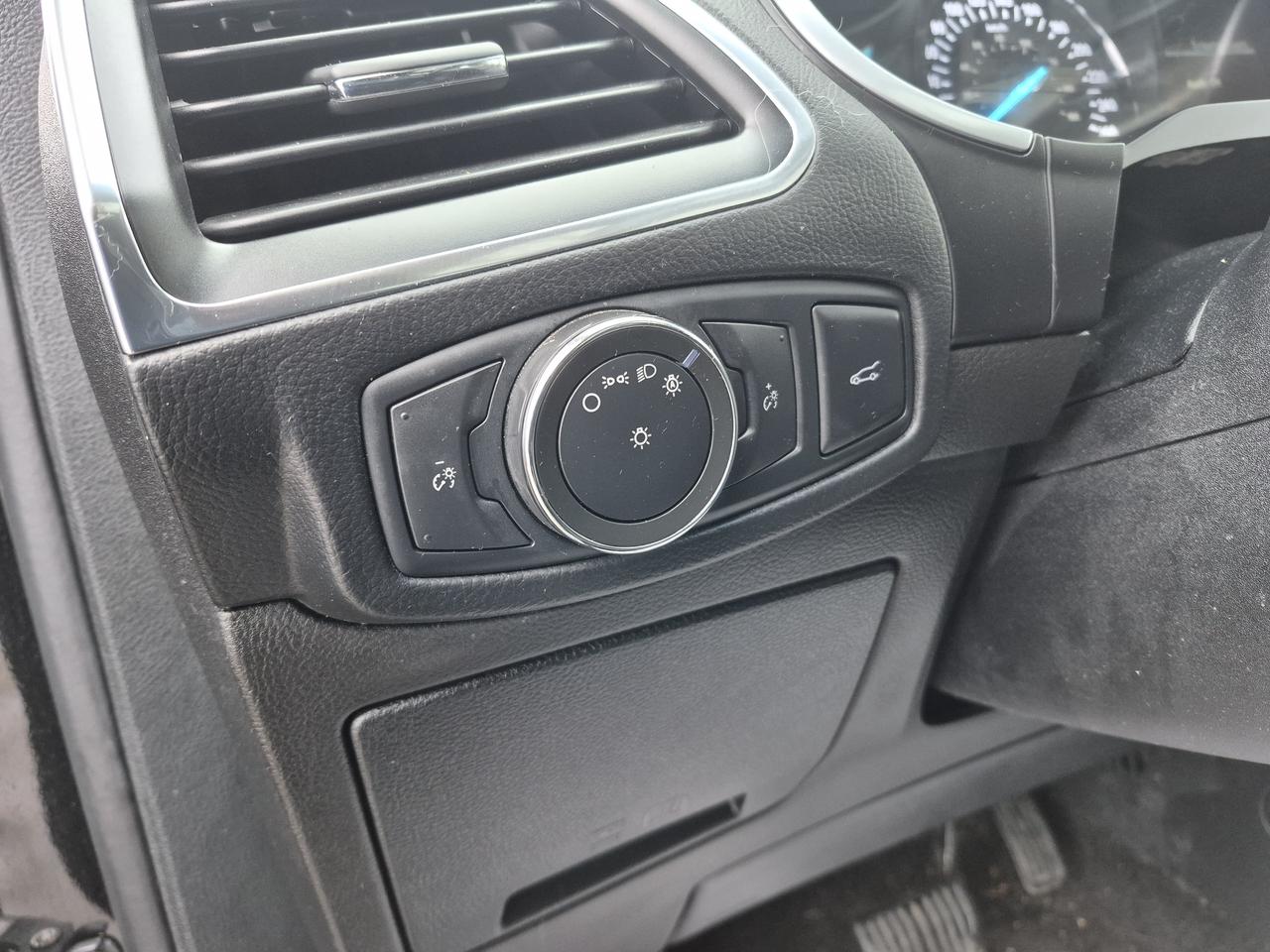 2018 Ford Edge Titanium Photo