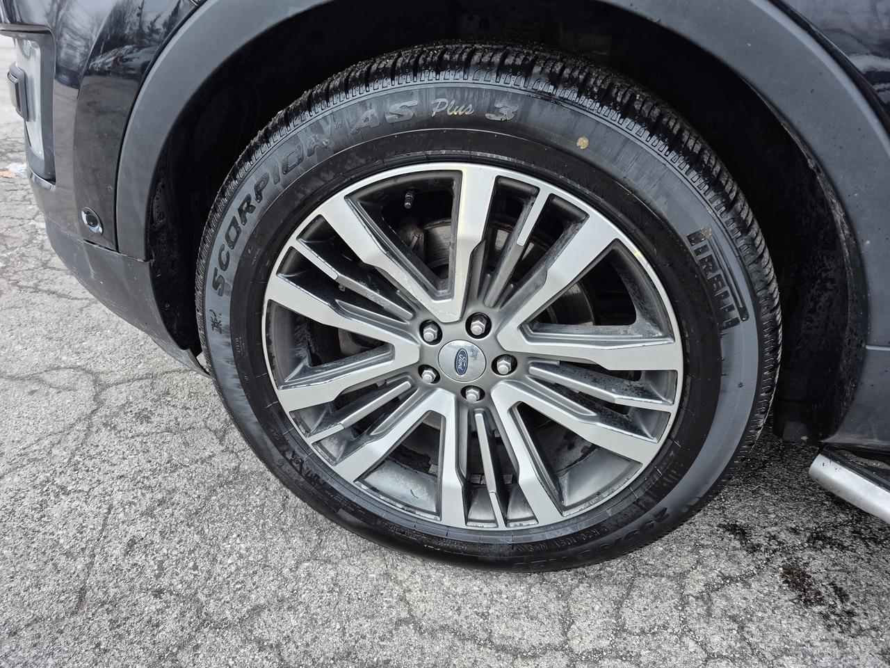 2017 Ford Explorer Platinum Photo