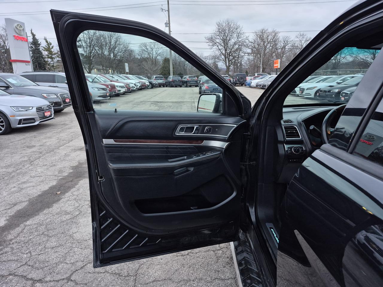 2017 Ford Explorer Platinum Photo