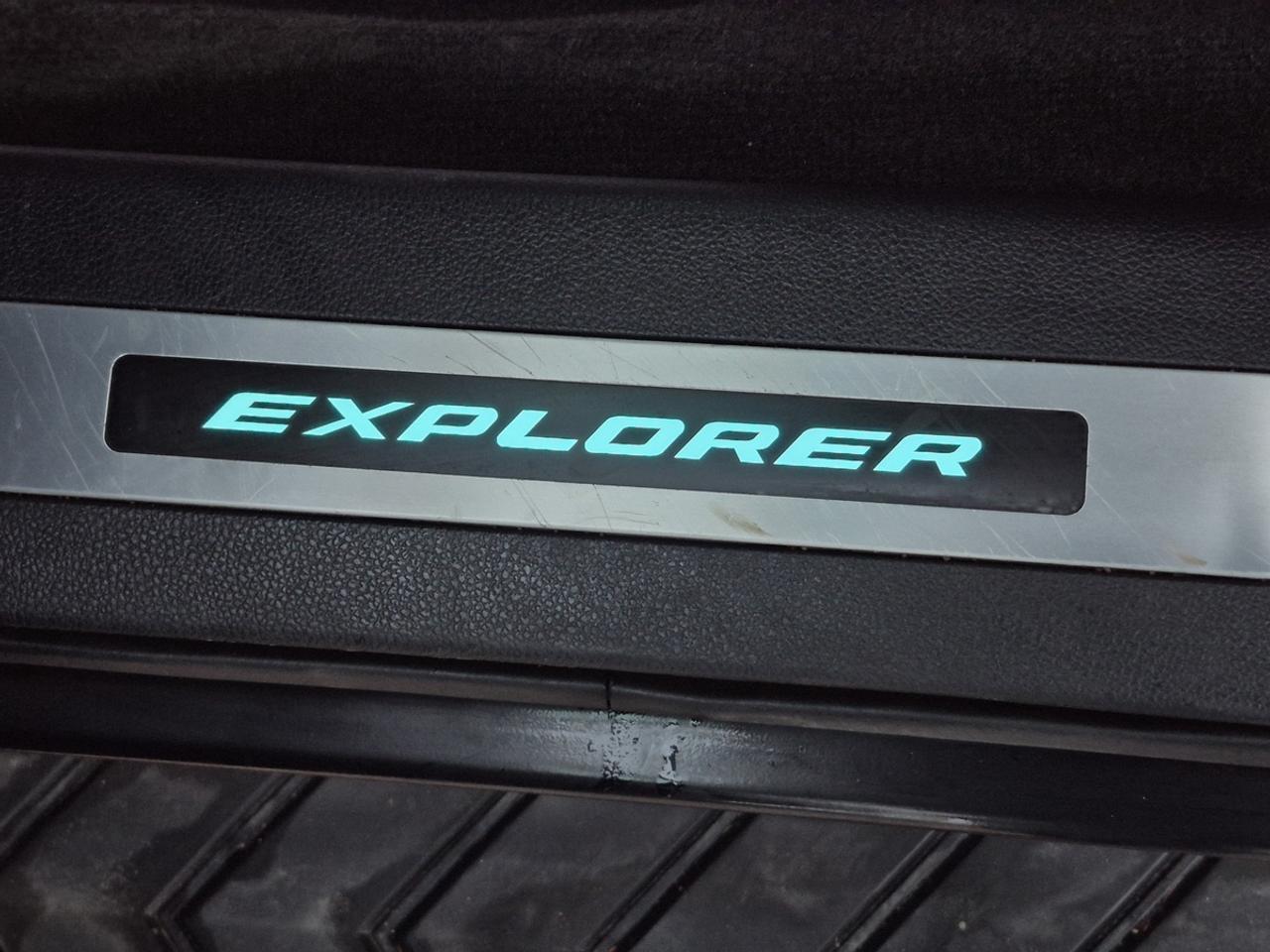 2017 Ford Explorer Platinum Photo