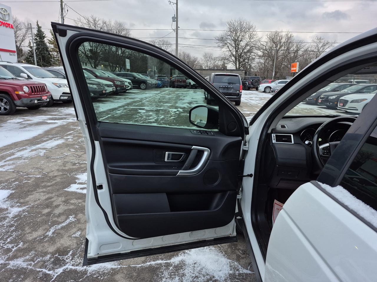 2017 Land Rover Discovery Sport SE Photo
