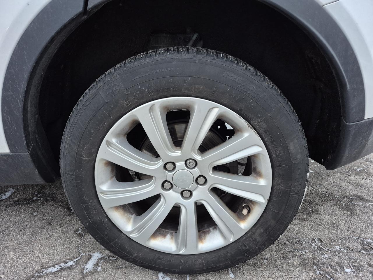 2017 Land Rover Discovery Sport SE Photo