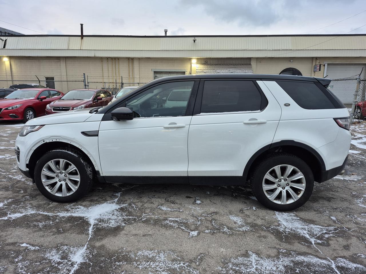 2017 Land Rover Discovery Sport SE Photo