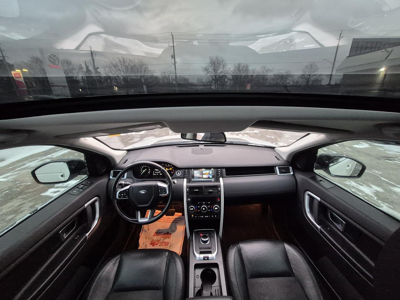 2017 Land Rover Discovery Sport SE Photo