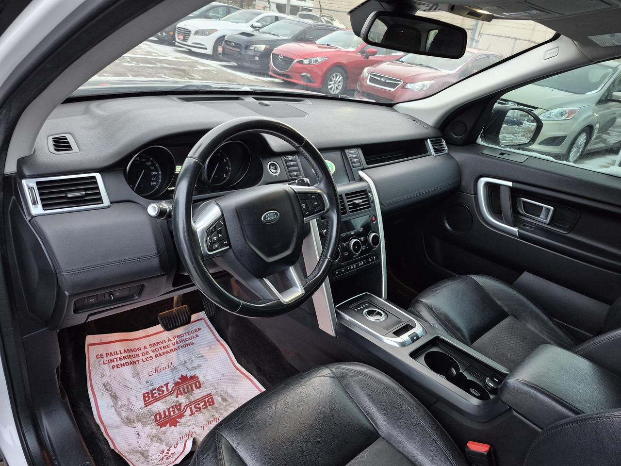 2017 Land Rover Discovery Sport SE Photo