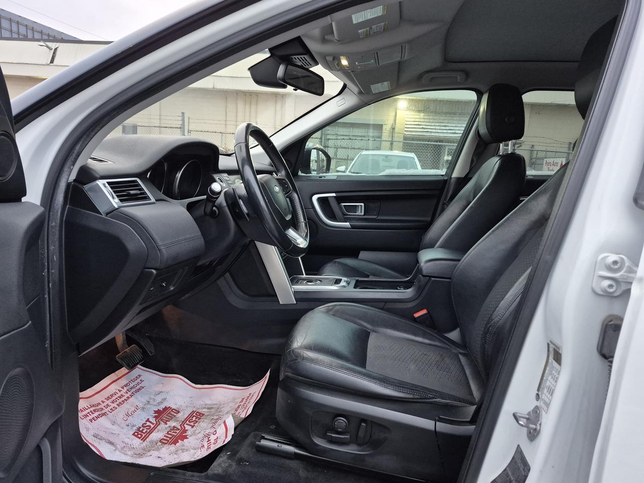 2017 Land Rover Discovery Sport SE Photo